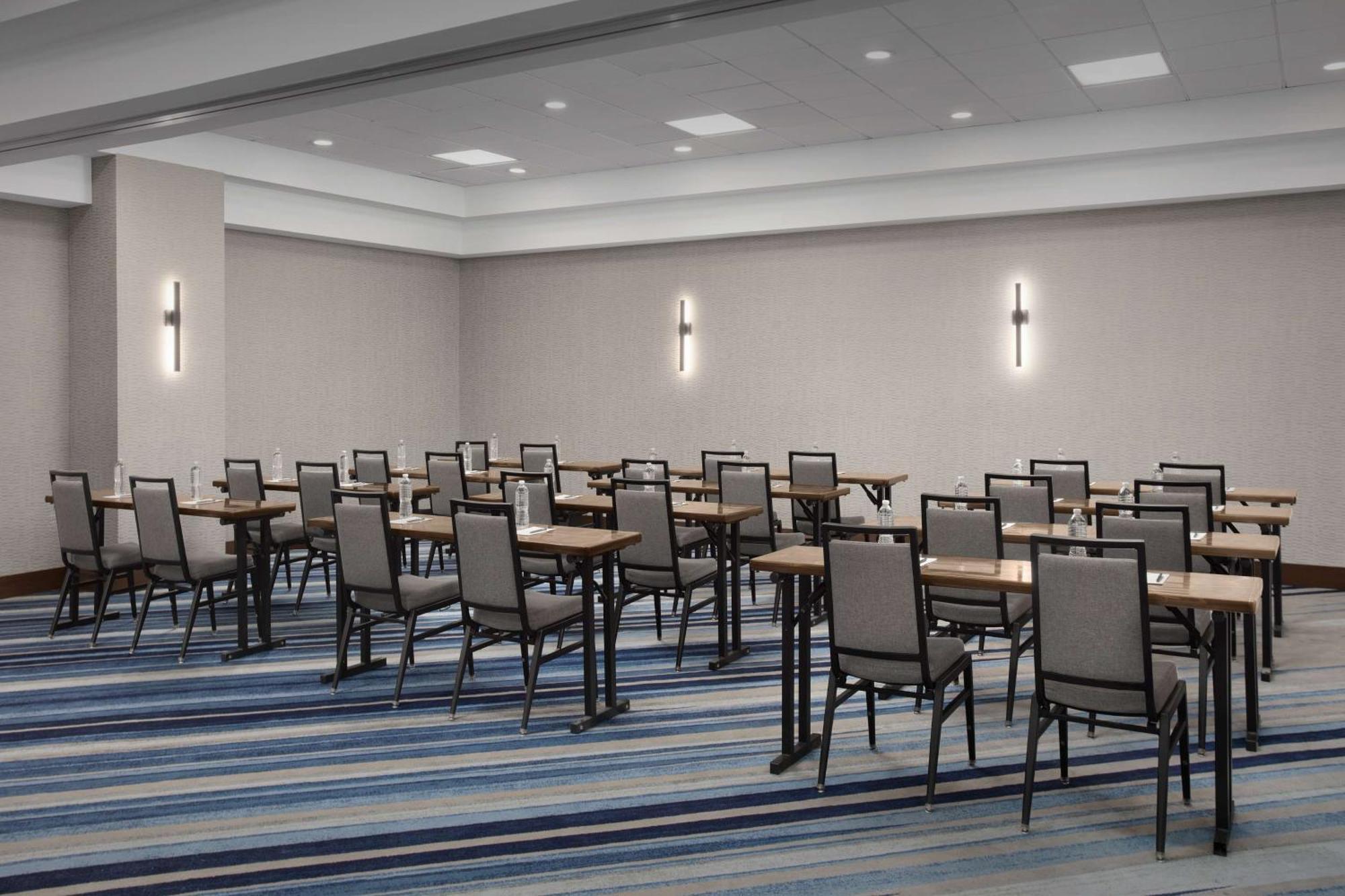 Embassy Suites By Hilton Dallas Near The Galleria Экстерьер фото