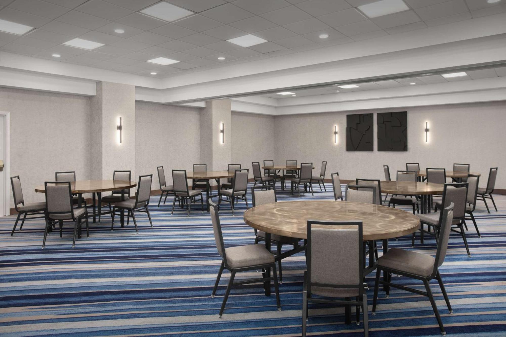 Embassy Suites By Hilton Dallas Near The Galleria Экстерьер фото