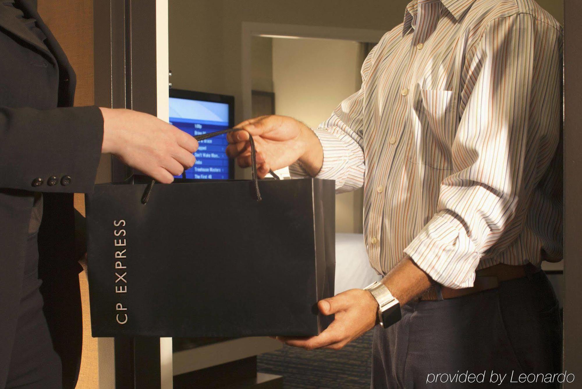 Embassy Suites By Hilton Dallas Near The Galleria Экстерьер фото